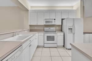 7715 Yardley Dr 201, Fort Lauderdale, FL 33321 Sold 09/12/24