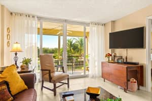 111 Royal Park Dr 3F, Oakland Park, FL 33309 Sold 08/15/24