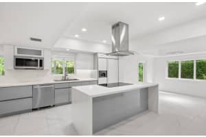 1941 S Oak Haven Cir, Miami, FL 33179 Sold 09/24/24