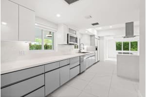 1941 S Oak Haven Cir, Miami, FL 33179 Sold 09/24/24