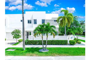 902 NE 16th Ter 902, Fort Lauderdale, FL 33304 Sold 03/18/25