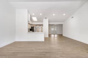737 SW 1st Ave, Boynton Beach, FL 33426 Sold 01/08/25