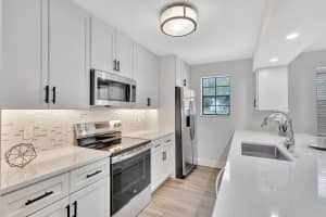 6433 Lantana Pines Dr, Lake Worth, FL 33462 Sold 08/30/24