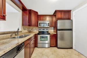 404 NW 68th Ave 505, Plantation, FL 33317 Sold 10/30/24
