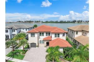 8805 Parkland Bay Dr, Parkland, FL 33076 Sold 08/16/24