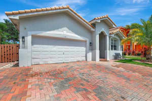 2287 NW 72nd Ter, Hollywood, FL 33024 Sold 10/21/24