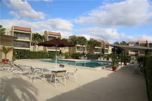 230 Lakeview Dr 111, Weston, FL 33326 Sold 11/27/24