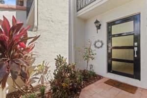 825 SE 2nd St 825, Fort Lauderdale, FL 33301 Sold 01/21/25