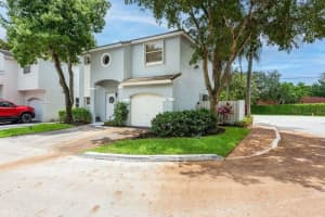 800 NW 98th Ave, Plantation, FL 33324 Sold 09/30/24