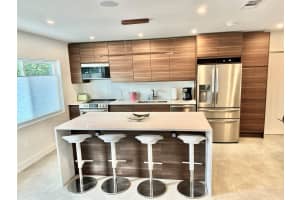 633 NW 38th St, Oakland Park, FL 33309 Sold 10/24/24
