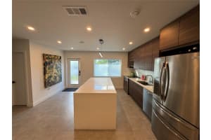 633 NW 38th St, Oakland Park, FL 33309 Sold 10/24/24