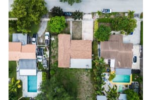 948 SW 49th Ter, Plantation, FL 33317 Sold 08/13/24