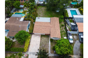 948 SW 49th Ter, Plantation, FL 33317 Sold 08/13/24