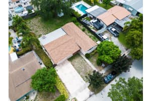 948 SW 49th Ter, Plantation, FL 33317 Sold 08/13/24