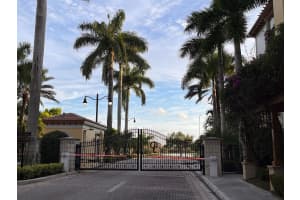 16100 Emerald Estates Dr 182, Weston, FL 33331 Sold 08/06/24