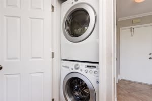 400 NE 14th Ave 515, Hallandale Beach, FL 33009 Sold 12/03/24