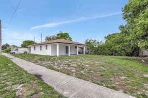 207 SW 5 street, Deerfield Beach, FL 33441 Sold 09/30/24
