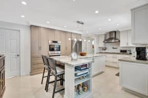 2612 NE 26th St, Lighthouse Point, FL 33064 Sold 10/09/24