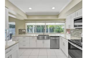 5860 NE 21st Dr, Fort Lauderdale, FL 33308 Sold 09/13/24