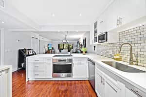 429 Lakeview Dr 202, Weston, FL 33326 Sold 09/09/24
