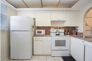111 Royal Park Dr 2B, Oakland Park, FL 33309 Sold 09/16/24