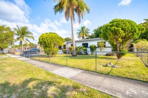 2751 NW 179th St, Miami Gardens, FL 33056 Sold 11/01/24