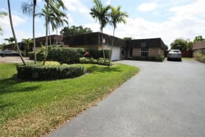 19224 W Lake Dr 19224, Hialeah, FL 33015 Sold 09/06/24