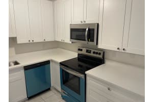 1100 SE 4th Ave 4, Deerfield Beach, FL 33441 Sold 03/10/25