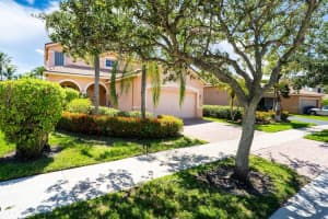 1112 Chinaberry Dr, Weston, FL 33327 Sold 08/13/24
