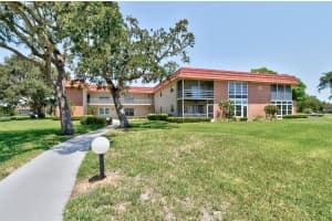 63 Woodland Drive 203, Vero Beach