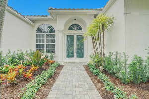 MLS# F10449730, Hollywood, Florida 33024