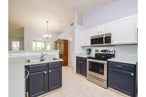 215 21st Ave, Vero Beach, FL 32962 Sold 11/07/24