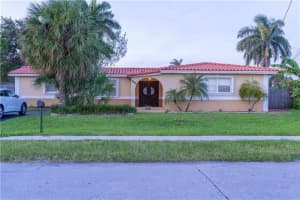 8165 182nd Street, Hialeah, FL 33015 - MLS#F10449793