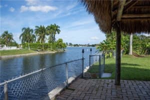 8165 NW 182nd St, Hialeah, FL 33015 - MLS#F10449793