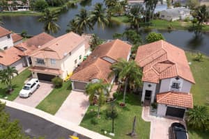 443 Lakeside Cir, Sunrise, FL 33326 Sold 09/06/24