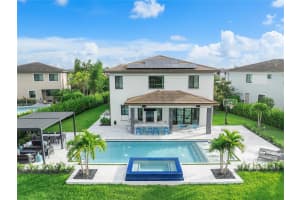 10617 N Lago Vista Cir, Pompano Beach, FL 33076 Sold 08/16/24