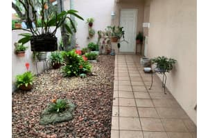 1357 Seagrape Cir, Weston, FL 33326 Sold 10/08/24