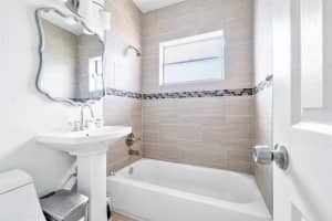 713 NW 14th Ter 4, Fort Lauderdale, FL 33311 - MLS#F10450451