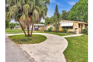 2401 N 61st Ter, Hollywood, FL 33024 Sold 10/22/24