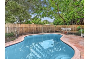 2401 N 61st Ter, Hollywood, FL 33024 Sold 10/22/24