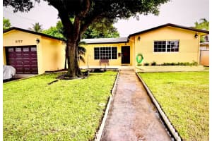 807 N 32nd Ct, Hollywood, FL 33021 Sold 10/04/24