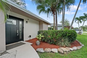 925 Azure Ave, Wellington, FL 33414 Sold 08/23/24