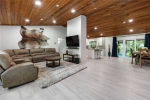 925 Azure Ave, Wellington, FL 33414 Sold 08/23/24