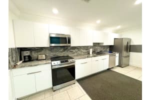 119 NE 19th Ct 207G, Wilton Manors, FL 33305 Sold 09/09/24