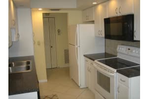 4350 Hillcrest Dr 300, Hollywood, FL 33021 Sold 06/26/25