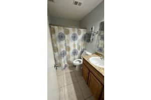 2866 S University Dr 5101, Davie