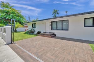 246 NW 82nd Ter, Miami, FL 33150 Sold 11/22/24