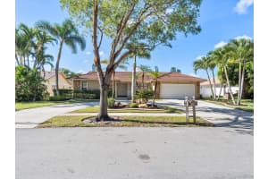 9641 NW 10th Ct, Plantation, FL 33322 Sold 09/25/24