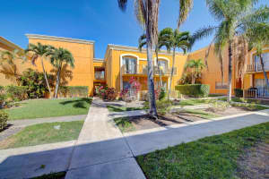 18111 Nw 68th Ave I210, Hialeah