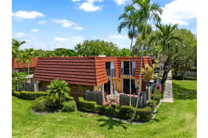 9952 NW 6th Pl, Plantation, FL 33324 Sold 09/09/24